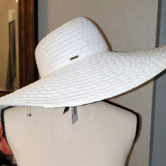 NINE WEST LARGE SUN HAT BLACK OR WHITE main image 4
